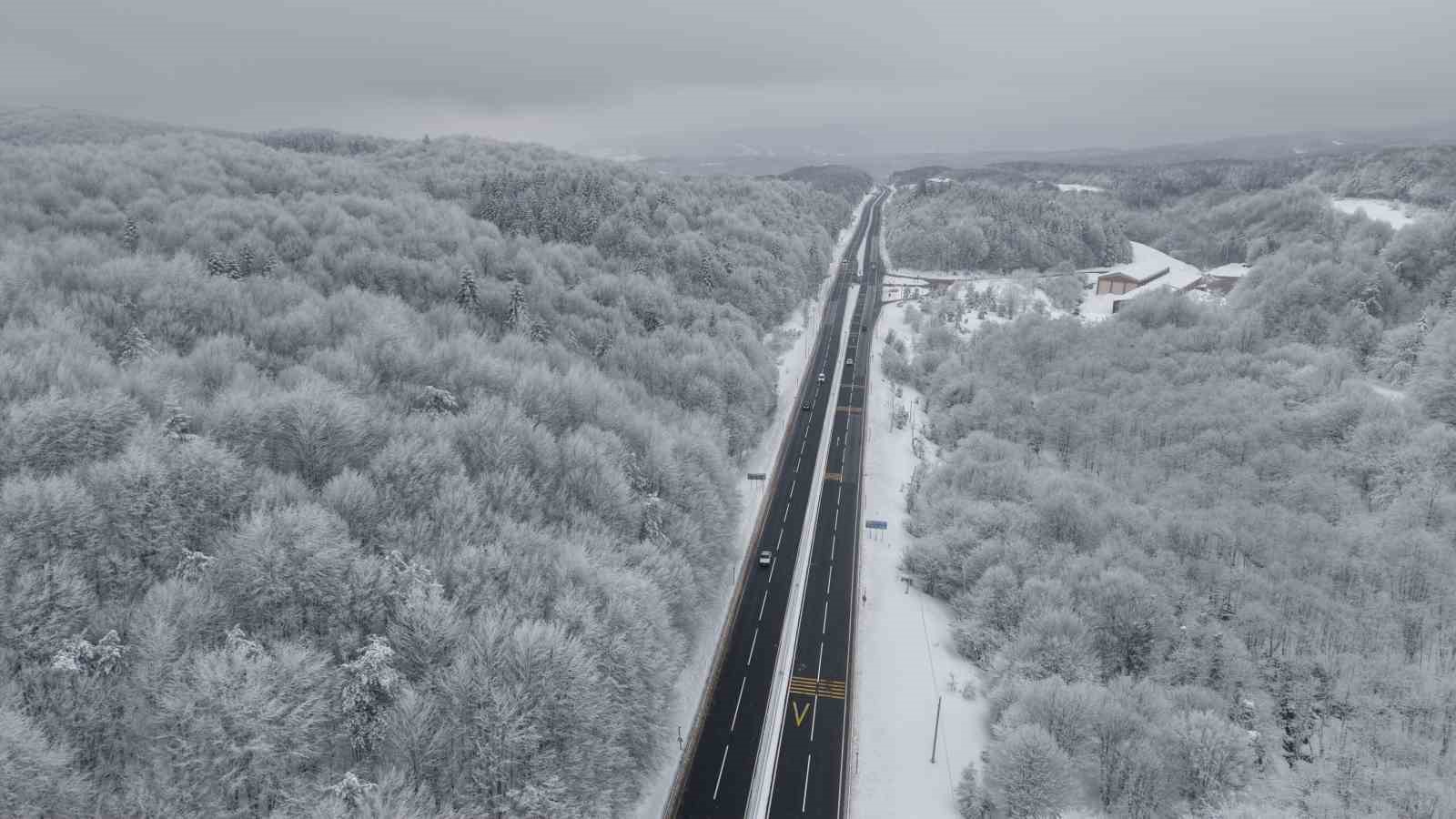 Bolu Dağı’nda yollar açık, kar yağışı ise tipi şeklinde
