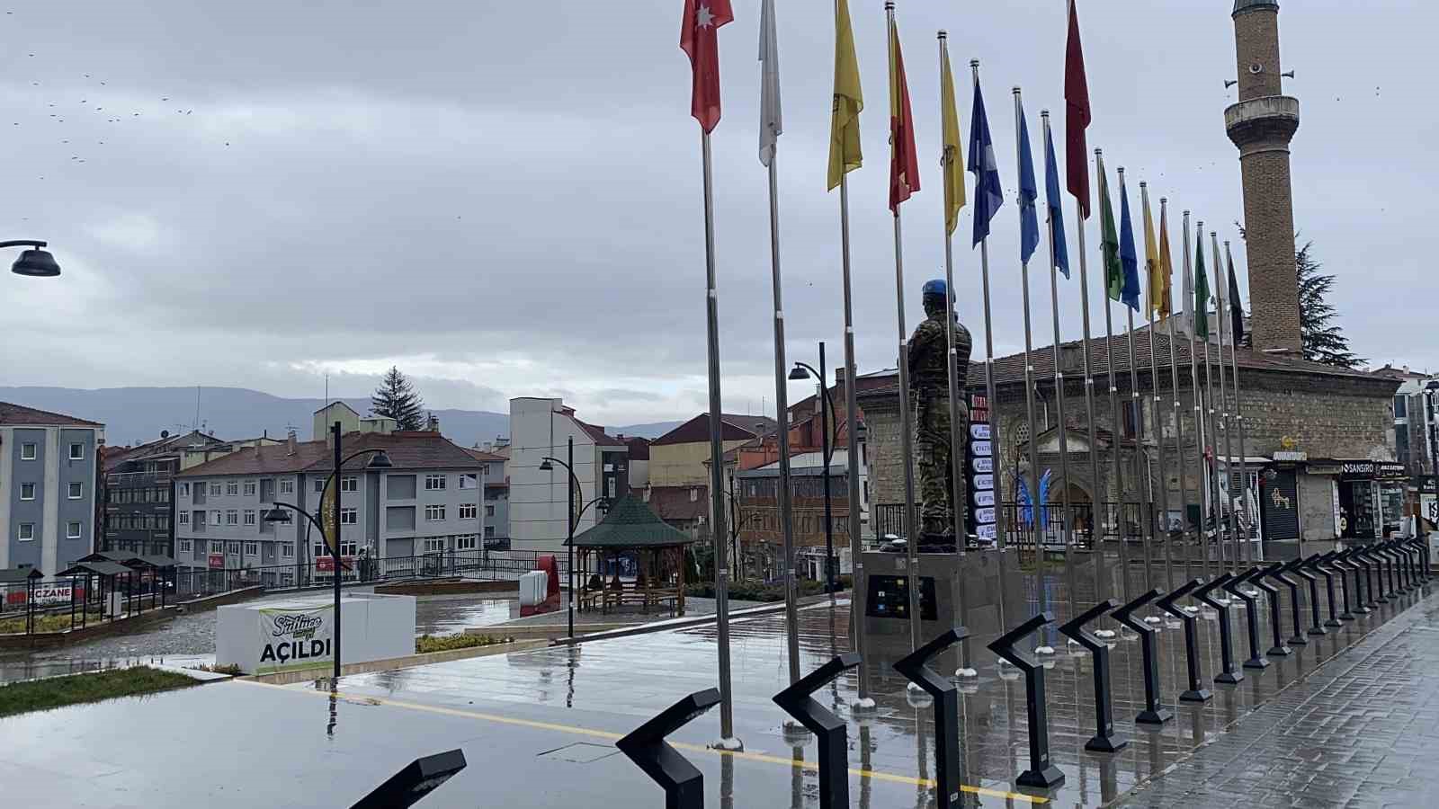 Bolu güne yağışla uyandı
