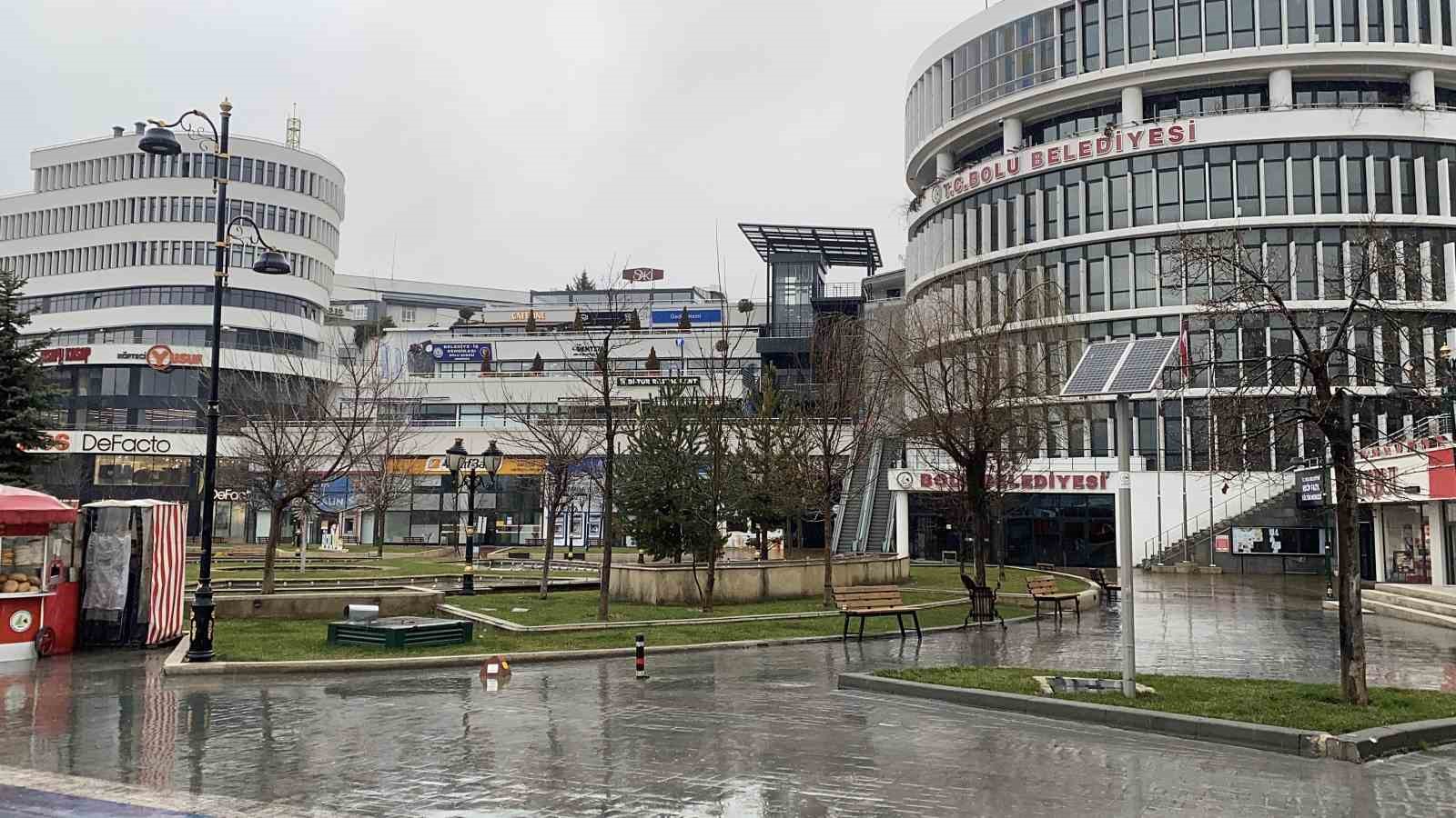 Bolu güne yağışla uyandı
