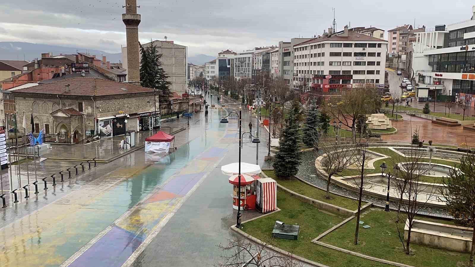 Bolu güne yağışla uyandı
