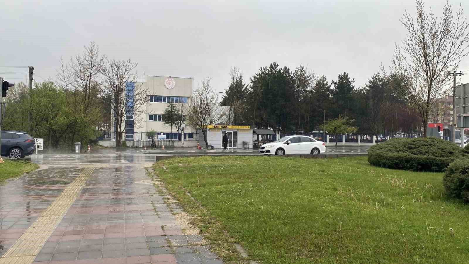 Bolu güne yağışla uyandı
