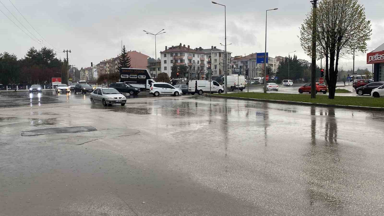 Bolu güne yağışla uyandı
