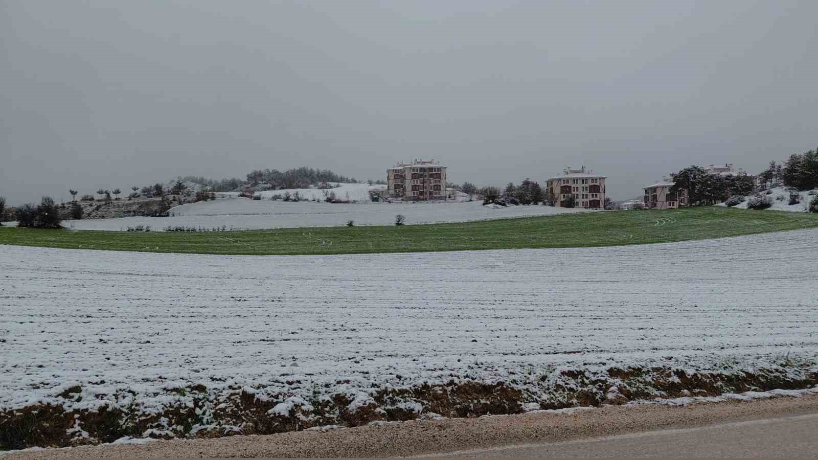 Bolu martta yağan karla beyaza büründü
