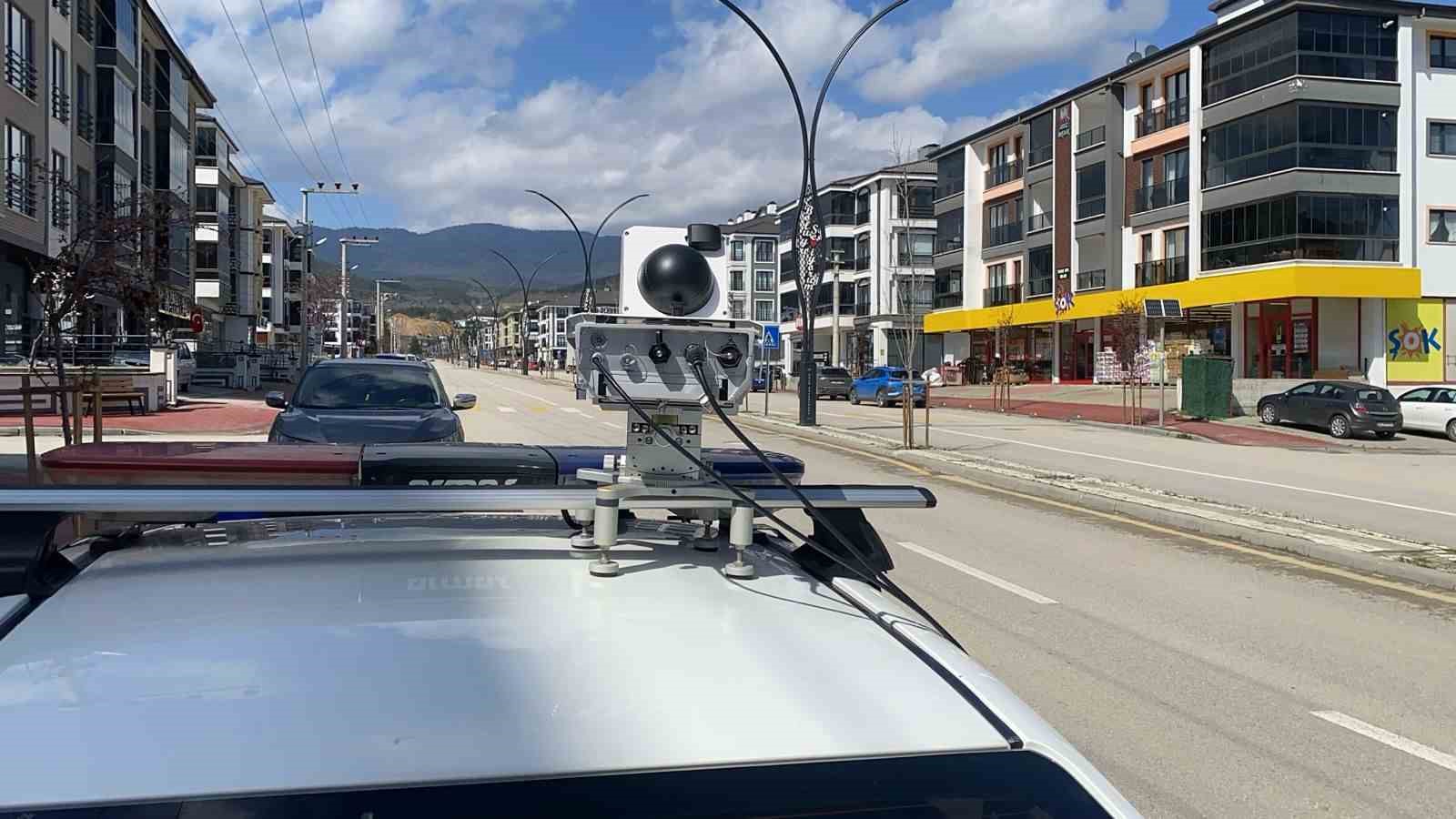 Bolu sokaklarında "Trafidar" mesaisi: Aşırı hız yapanlar yandı
