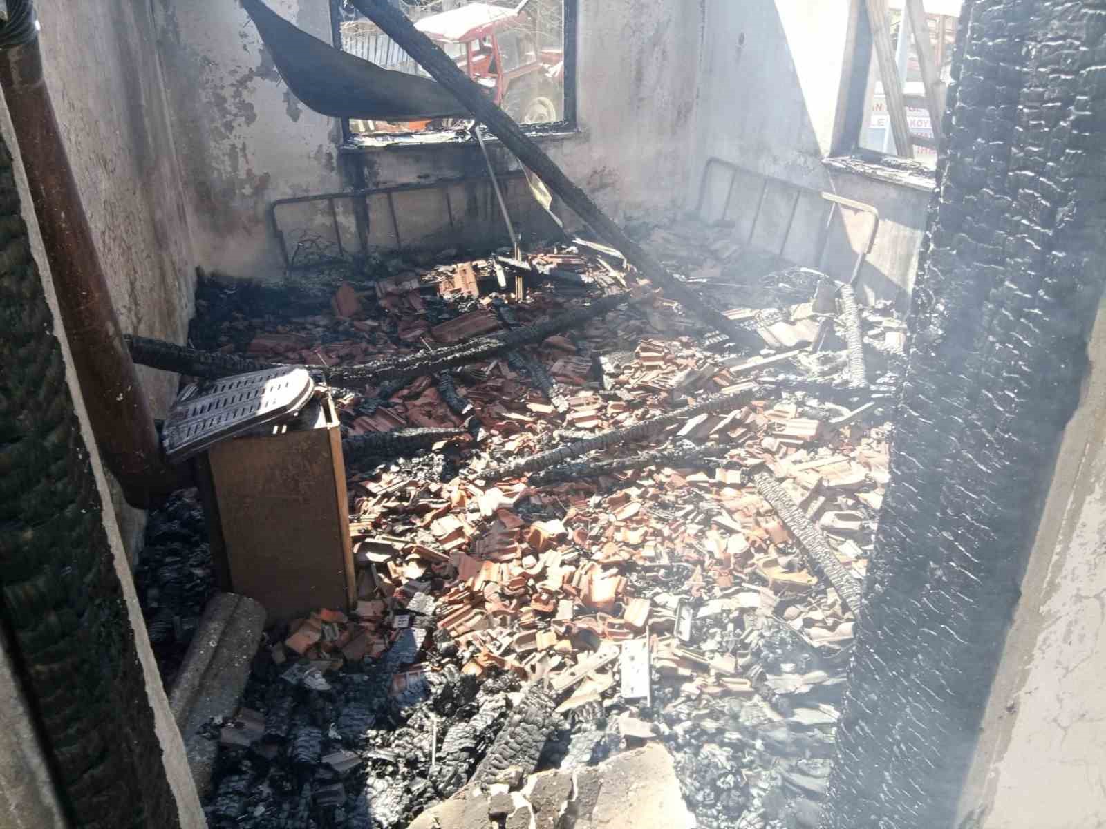 Bolu’da 2 katlı ev alevlere teslim oldu
