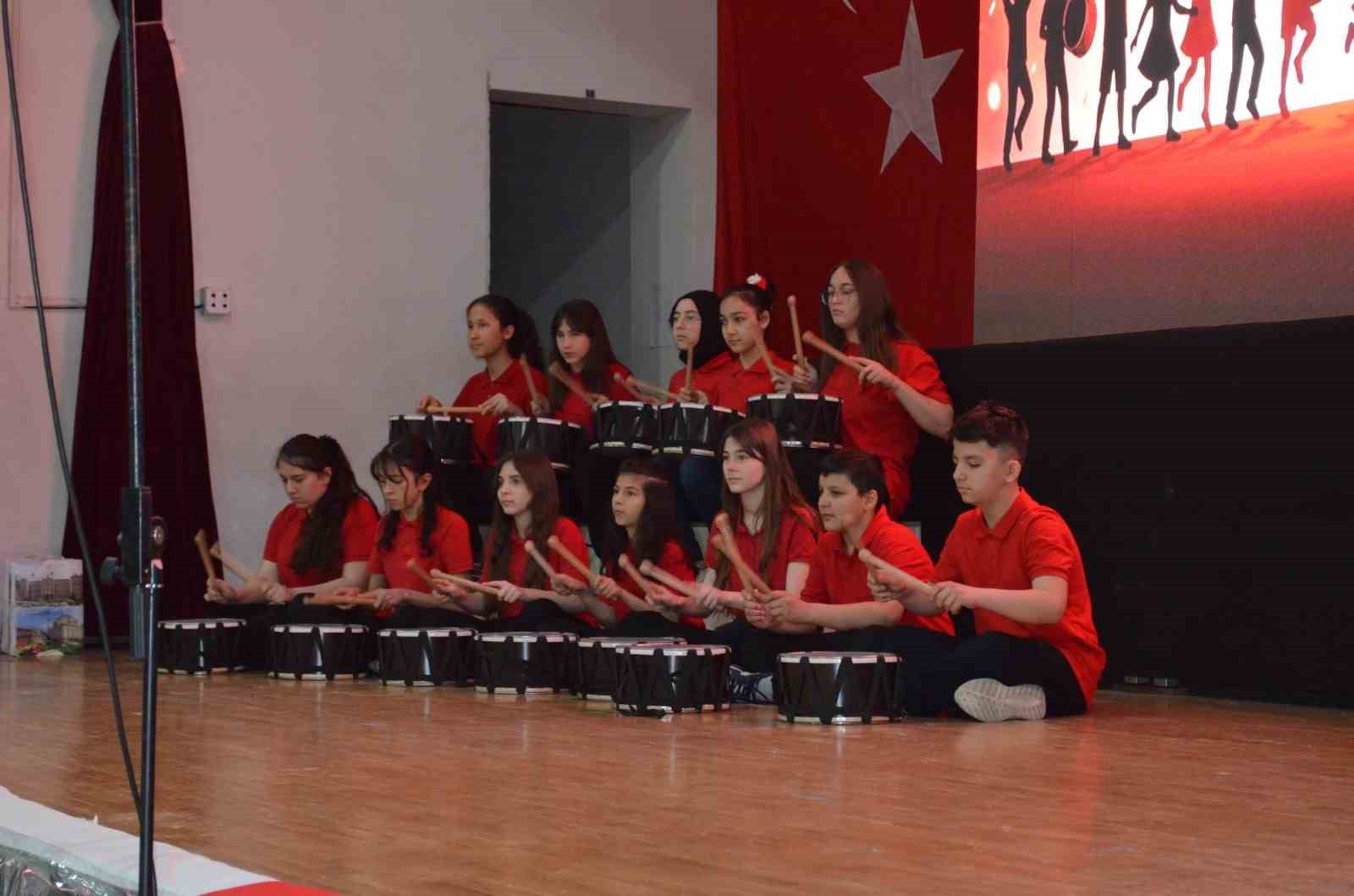 Bolu’da 23 Nisan çeşitli etkinliklerle kutlandı
