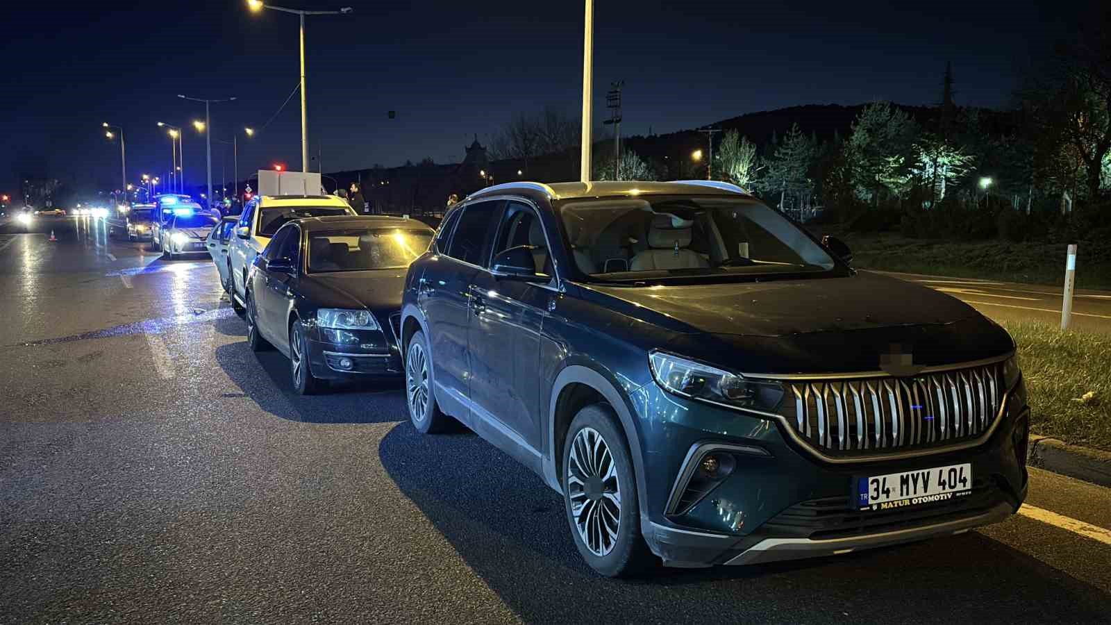 Bolu’da ani fren yapıp kaçan sürücü, zincirleme kazaya neden oldu: 3 yaralı
