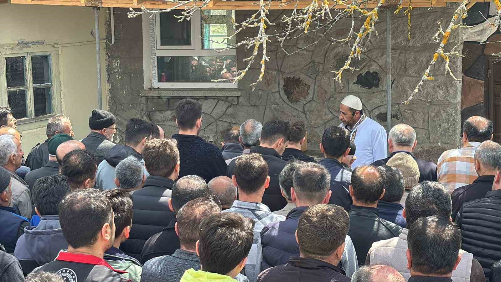 Bolu’da annesinin öldürdüğü 2 aylık Ela bebek son yolculuğuna uğurlandı
