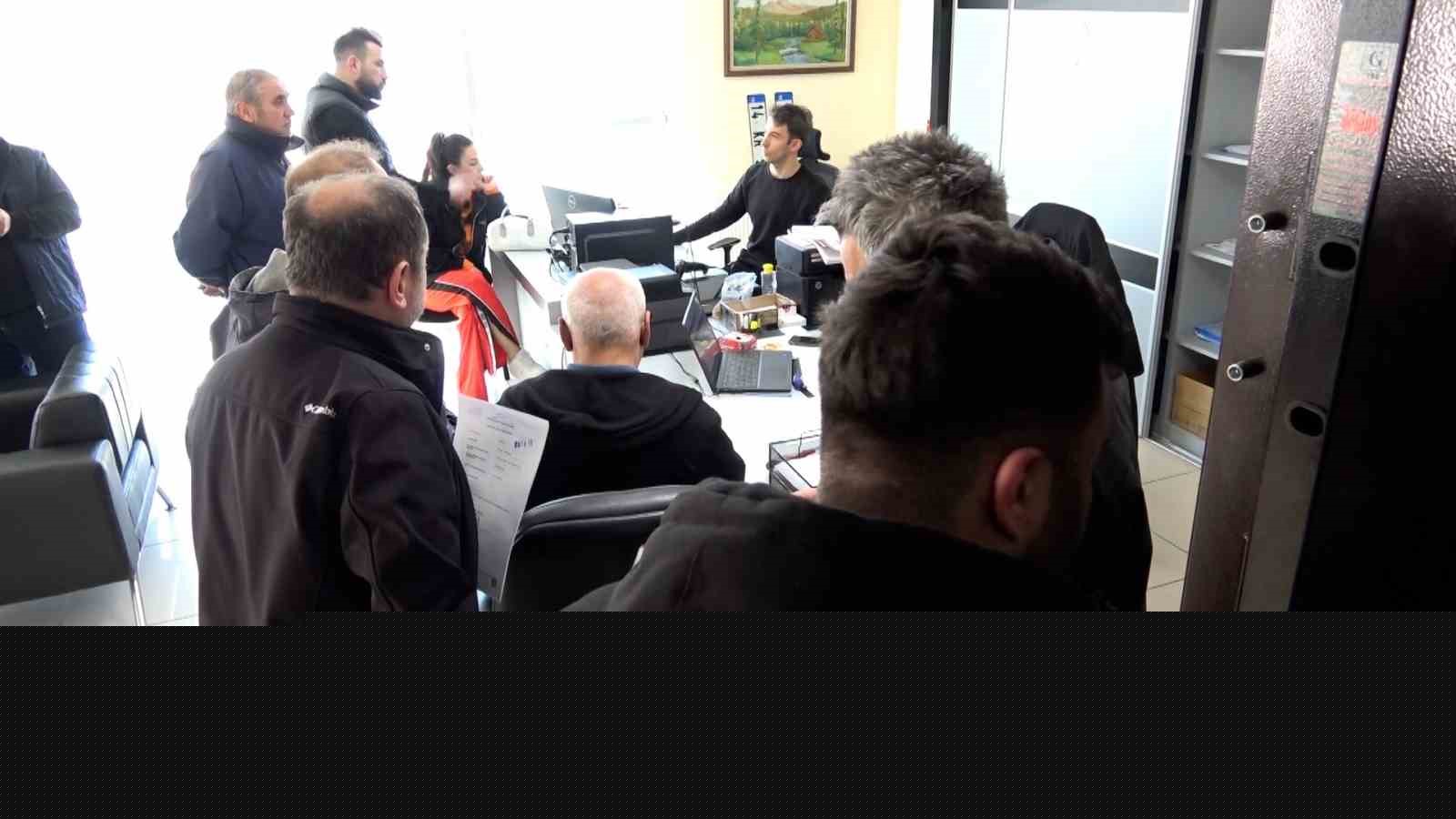 Bolu’da APP plakadan ceza yemek istemeyenler şoförler odasına akın etti
