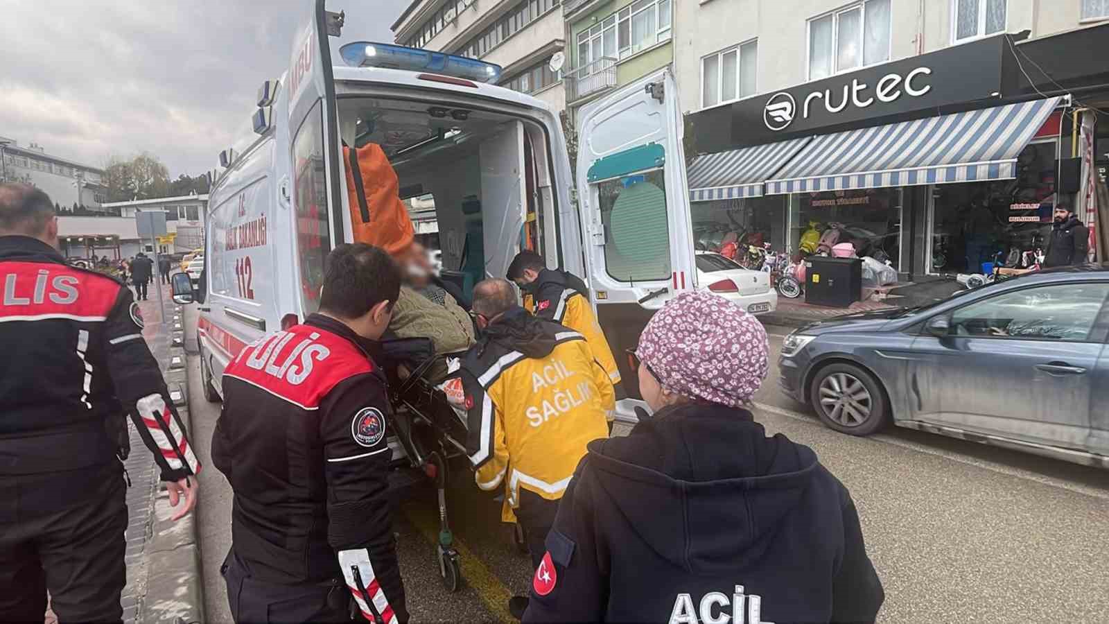 Bolu’da bankta oturan erkeğe sözlü tacizde bulunduğu iddia edilen yaşlı adam darp edildi
