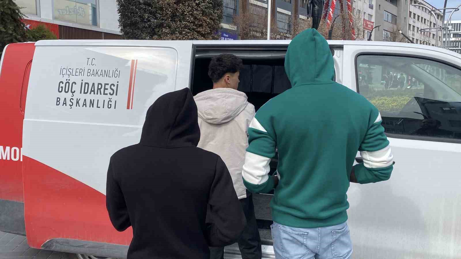 Bolu’da Bayram öncesi kaçak göçmen denetimi
