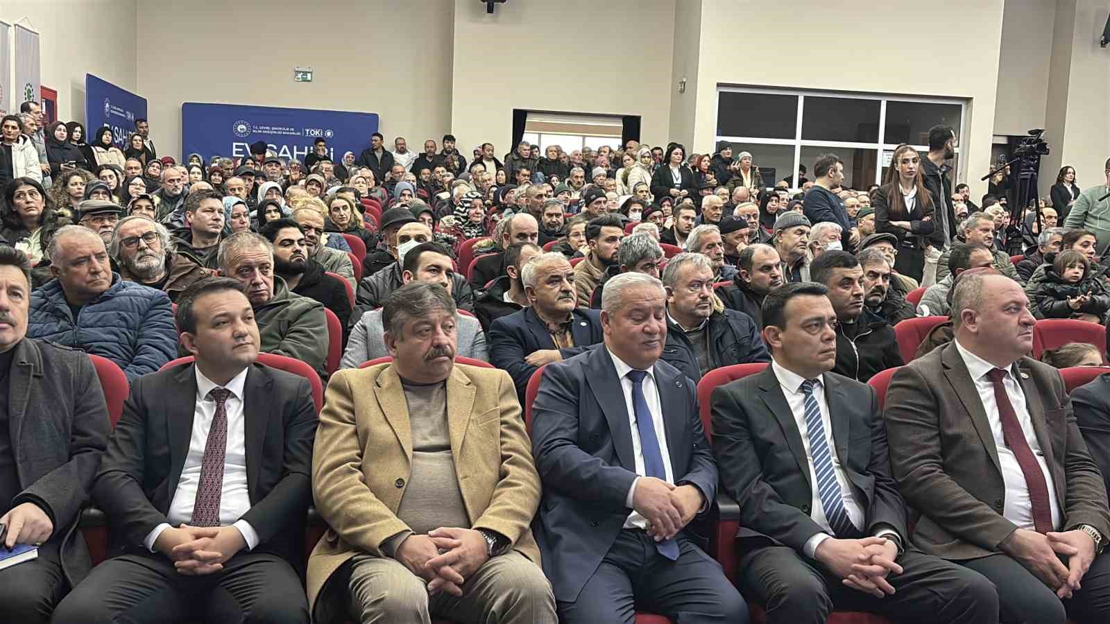 Bolu’da  bin 950 sosyal konutun hak sahipleri kurayla belirlendi
