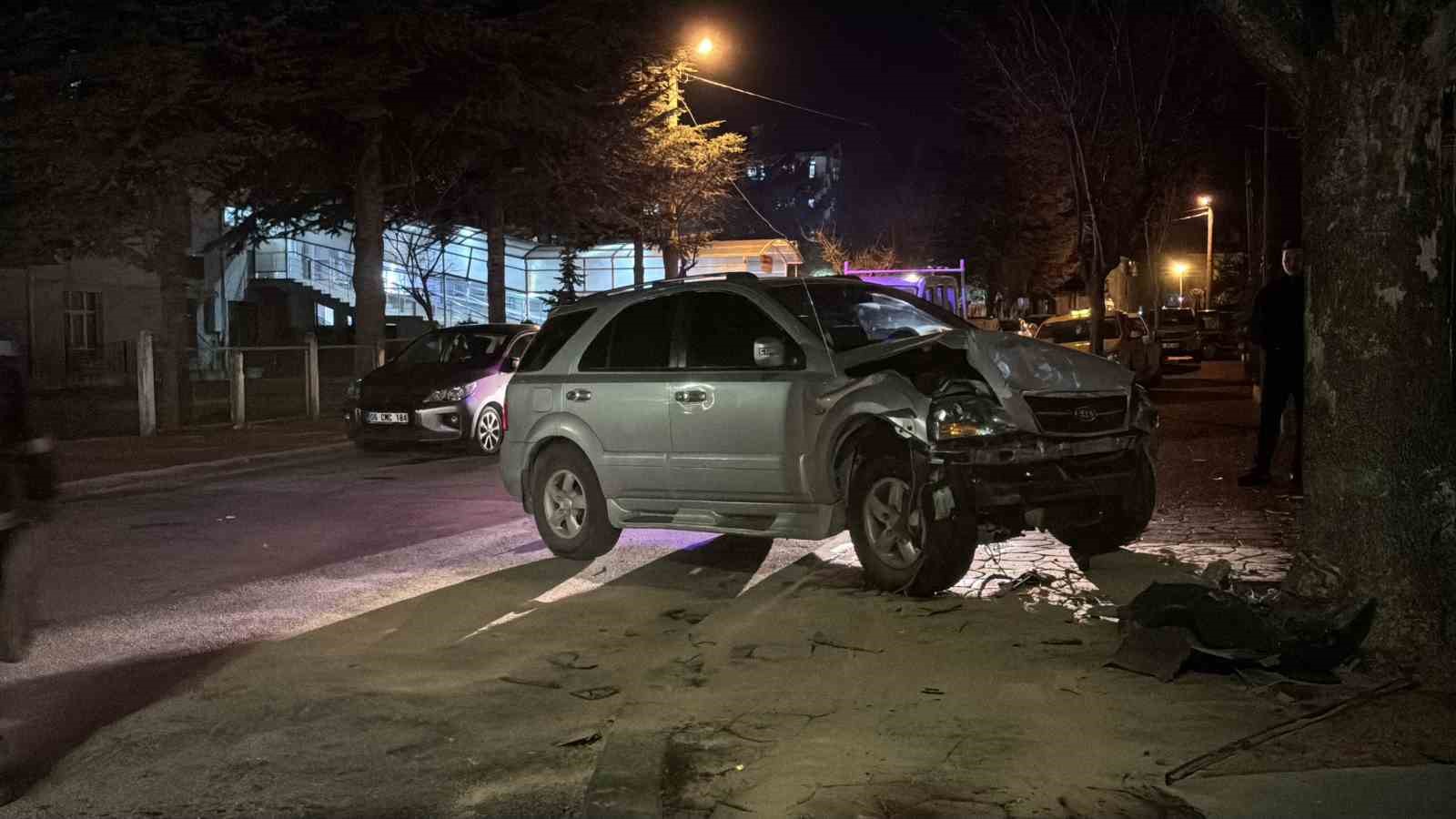 Bolu’da ciple otomobil çarpıştı: Araçlar ağır hasar aldı
