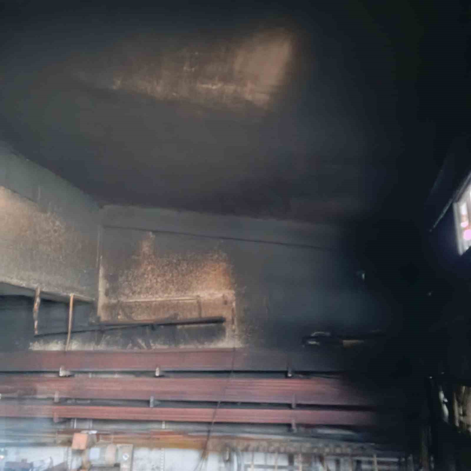 Bolu’da demir doğrama dükkanında yangın çıktı
