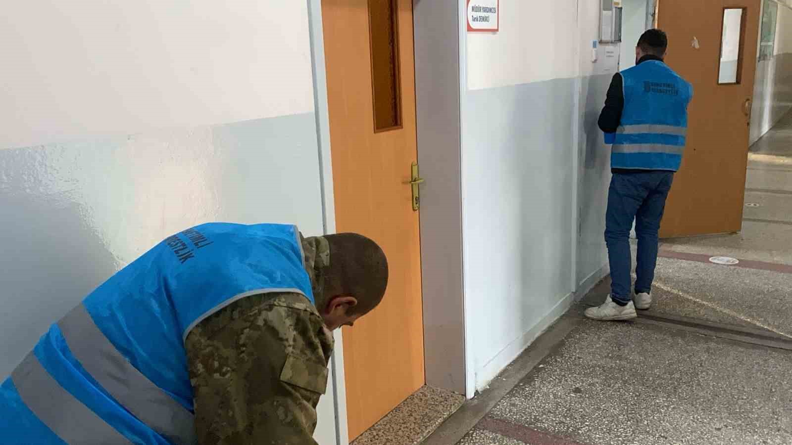 Bolu’da denetimli serbestlik yükümlüleri okulları temizledi
