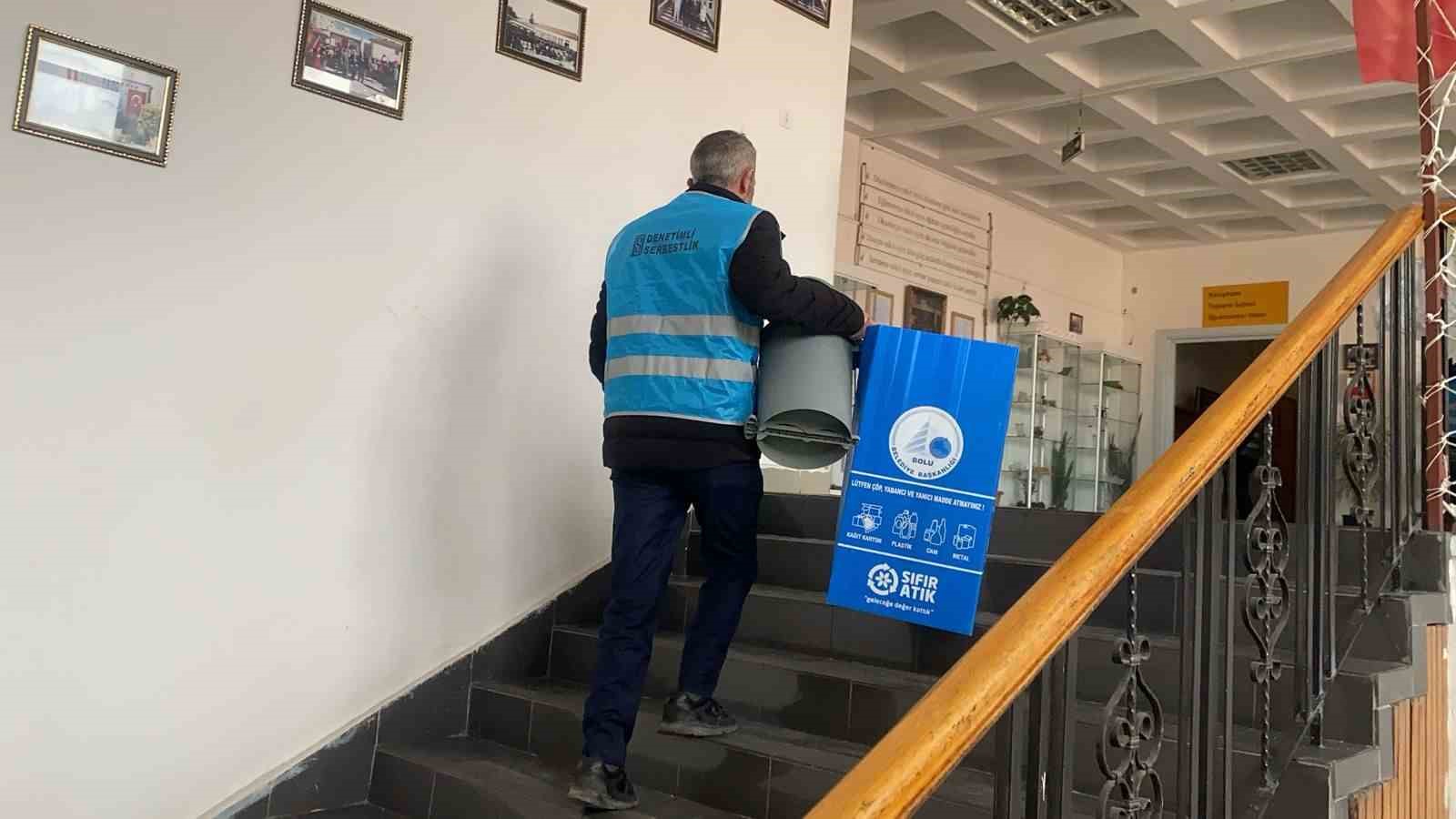 Bolu’da denetimli serbestlik yükümlüleri okulları temizledi
