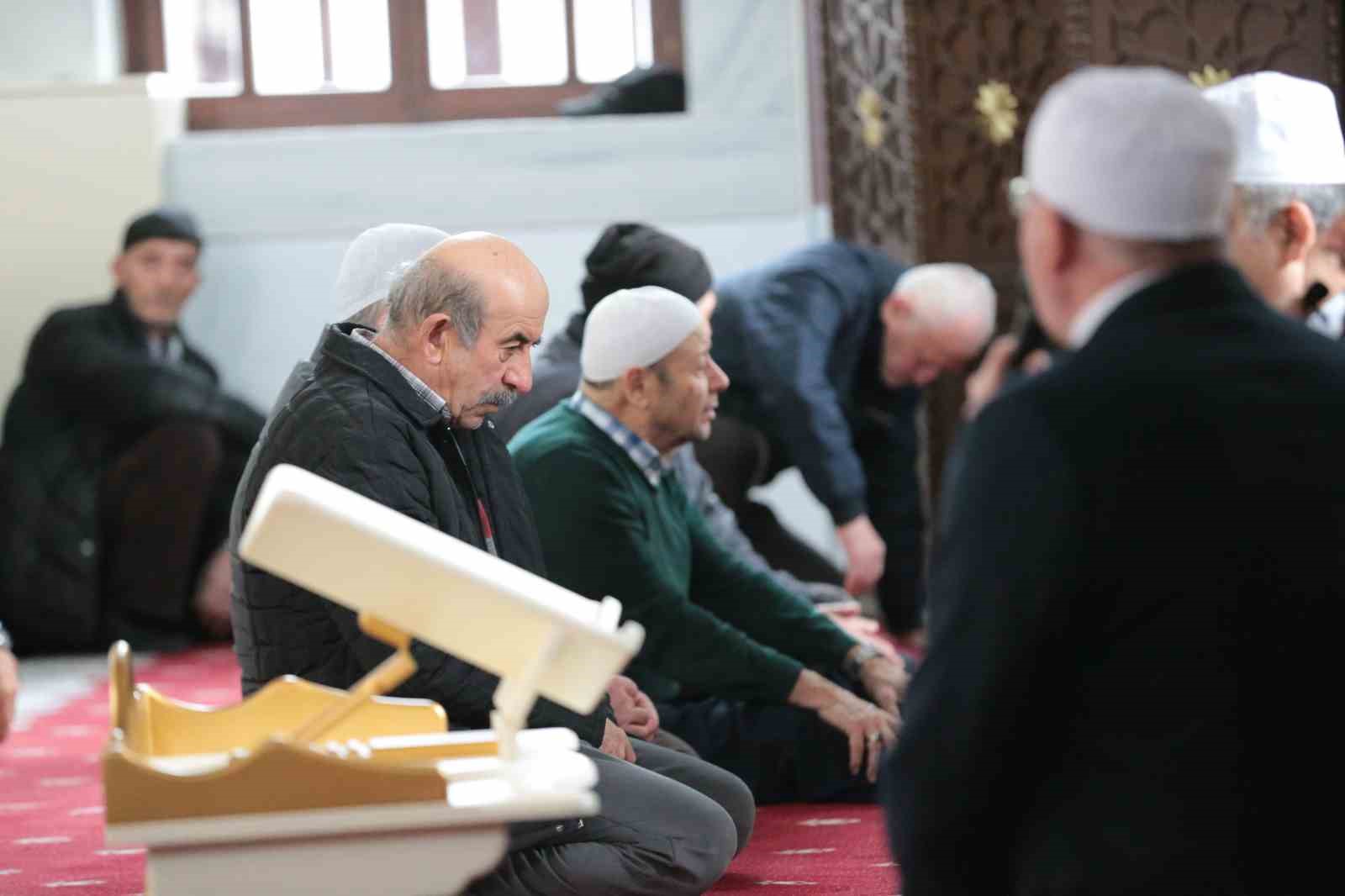 Bolu’da depremde hayatını kaybedenler dualarla anıldı
