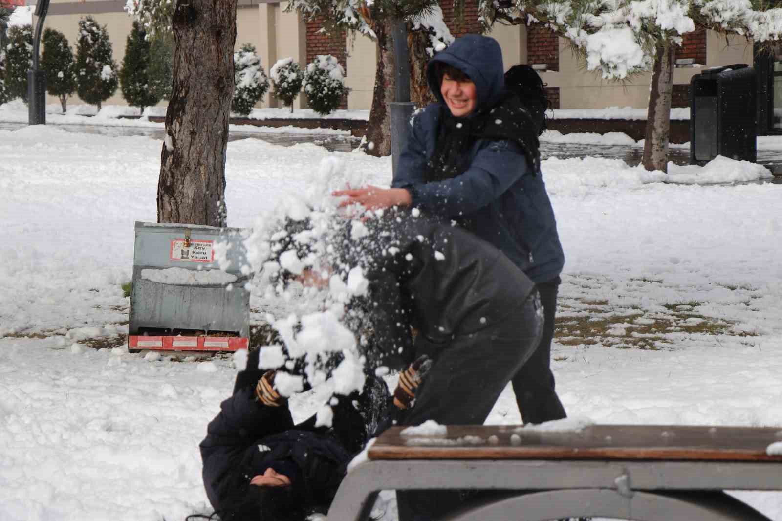 Bolu’da eğitime kar engeli: Okullar 1 gün tatil edildi
