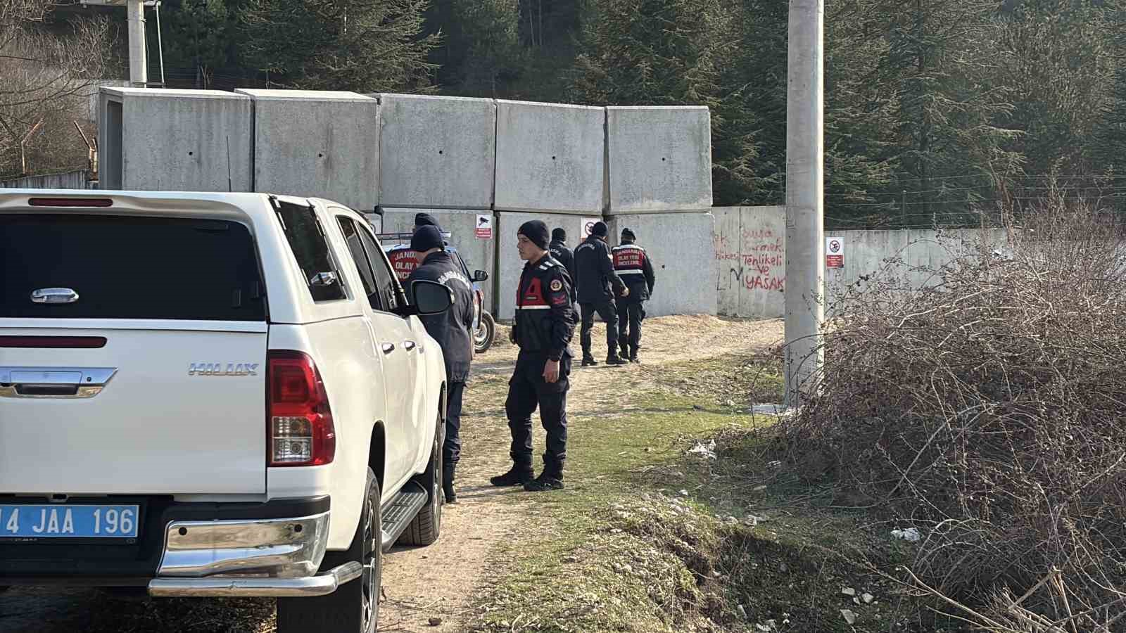 Bolu’da girilmesi yasak olan gölette 13 yaşındaki çocuk boğulma tehlikesi geçirdi
