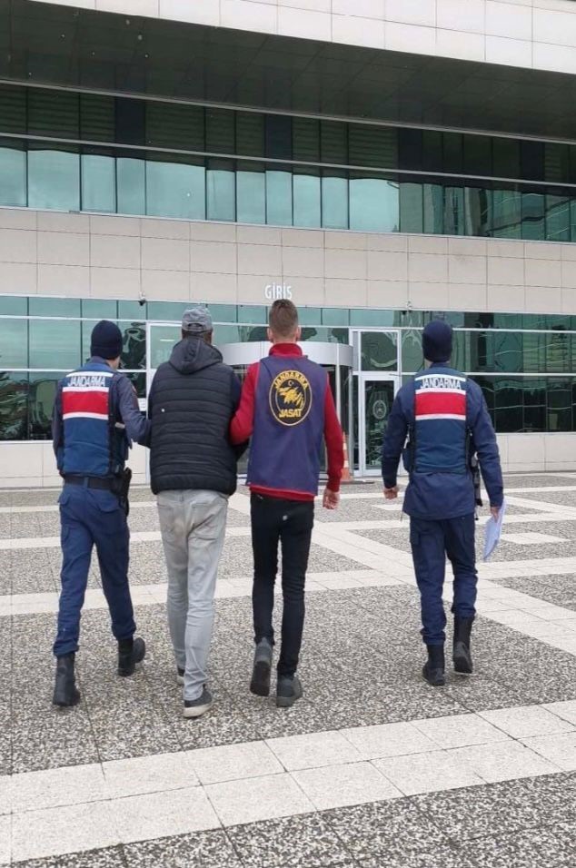 Bolu’da hırsızlık şüphelisi JASAT tarafından yakalandı
