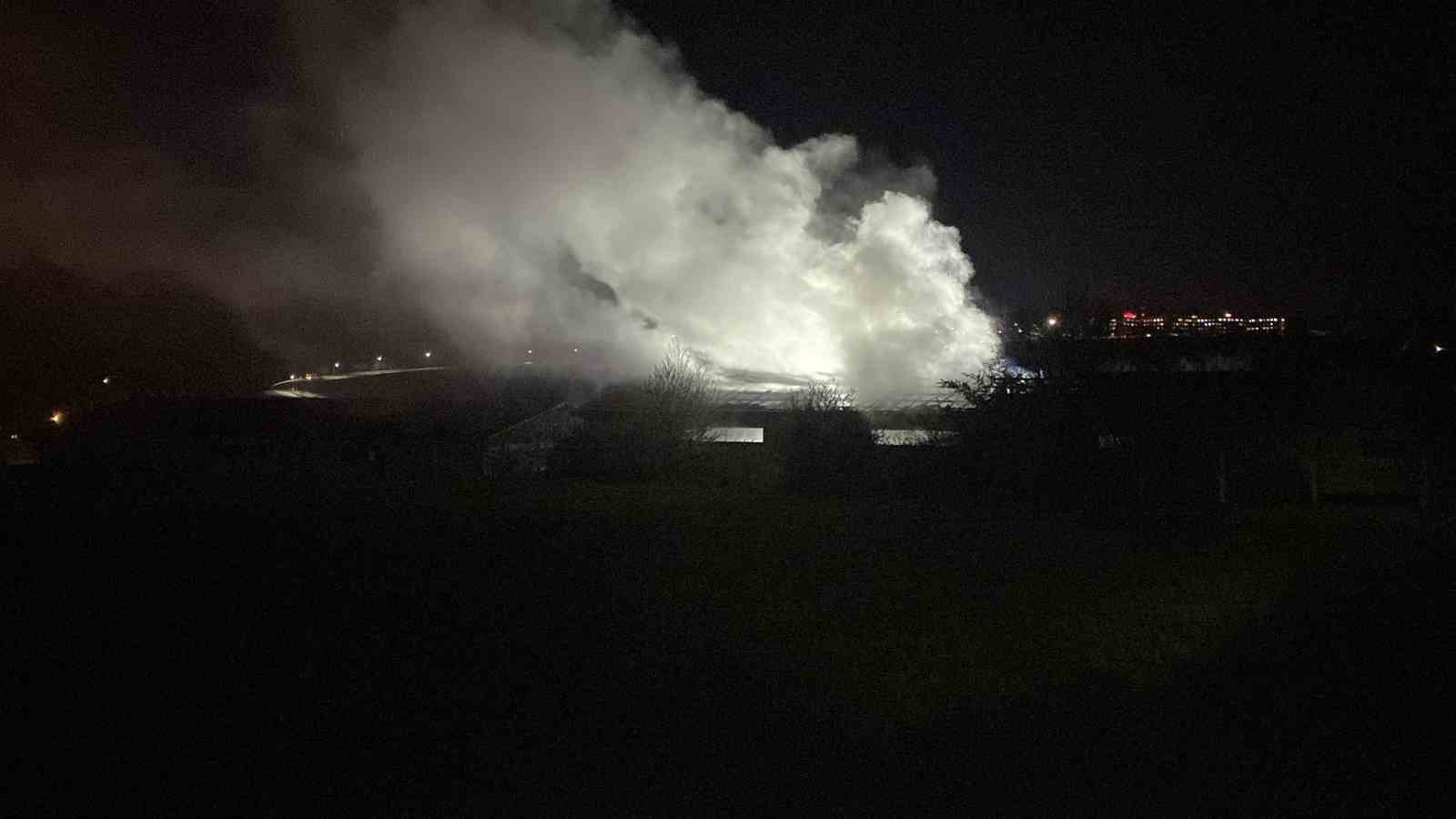 Bolu’da inşaat deposunda yangın
