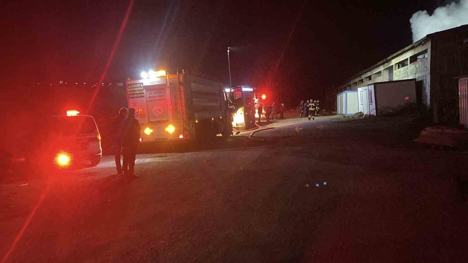 Bolu’da inşaat deposunda yangın
