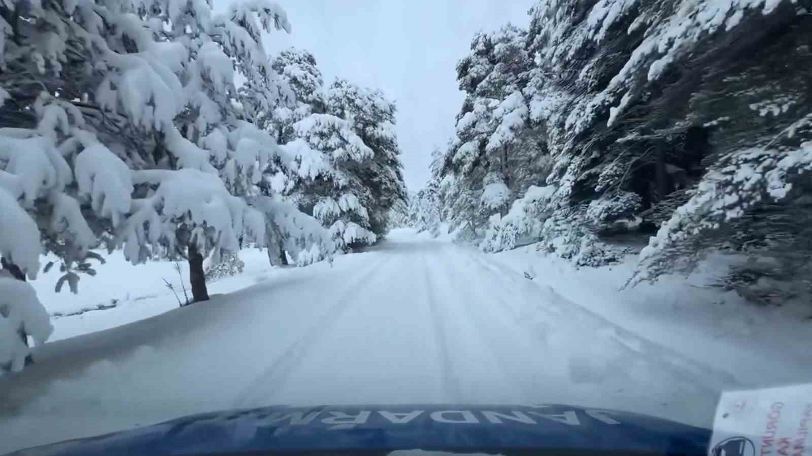 Bolu’da jandarma ekipleri turizm bölgesinde denetimlerini sürdürüyor
