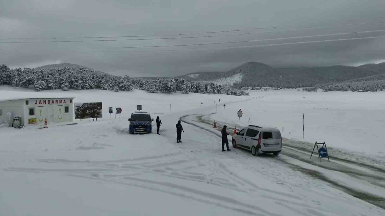 Bolu’da jandarma ekipleri turizm bölgesinde denetimlerini sürdürüyor
