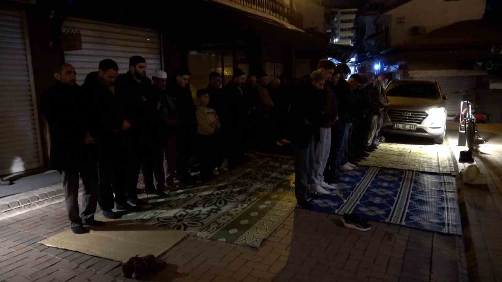 Bolu’da Kadir Gecesi’nde camiler doldu taştı
