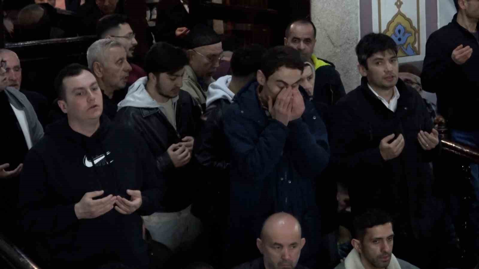 Bolu’da Kadir Gecesi’nde camiler doldu taştı
