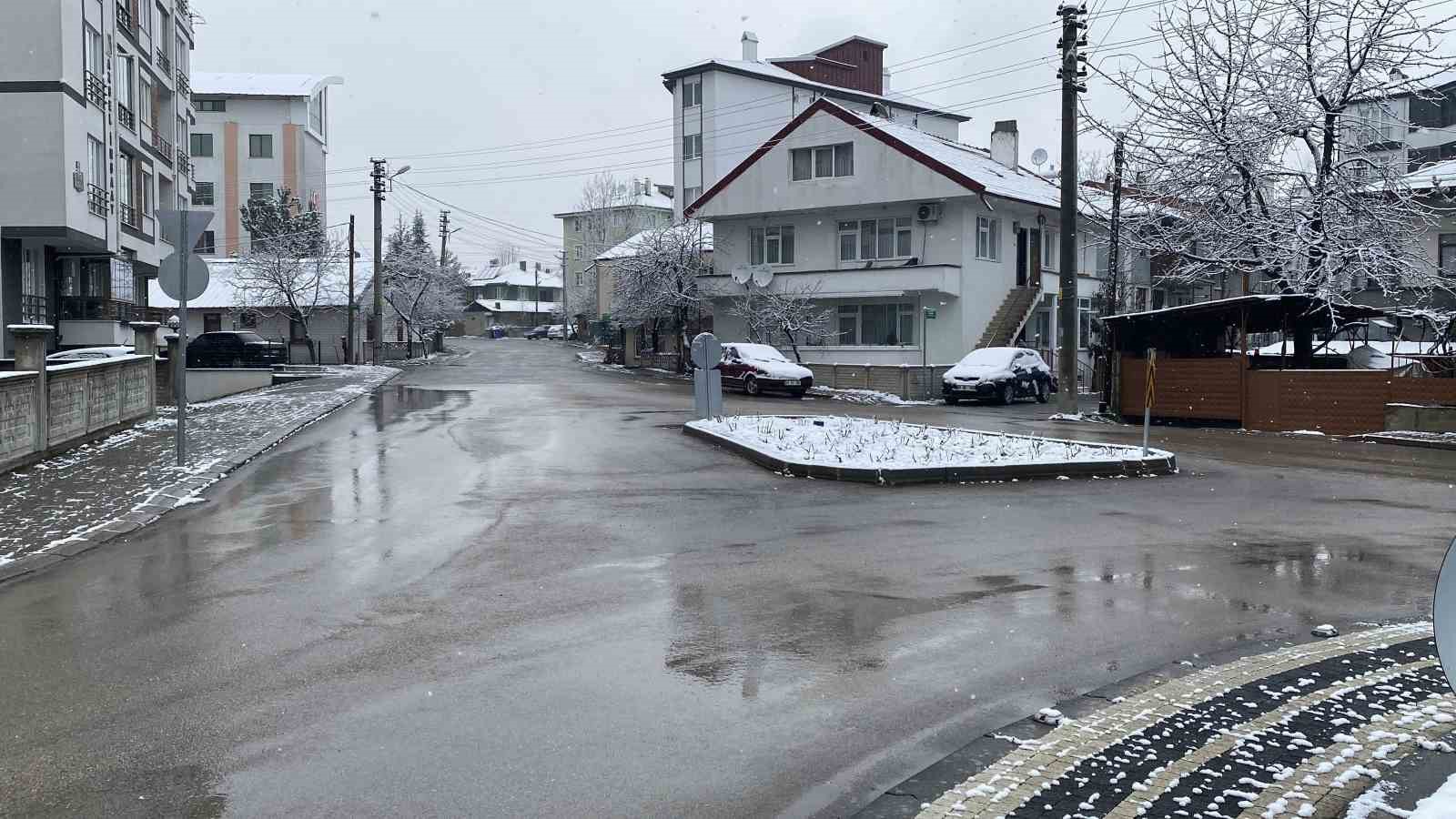 Bolu’da kar yağışı etkisini sürdürüyor
