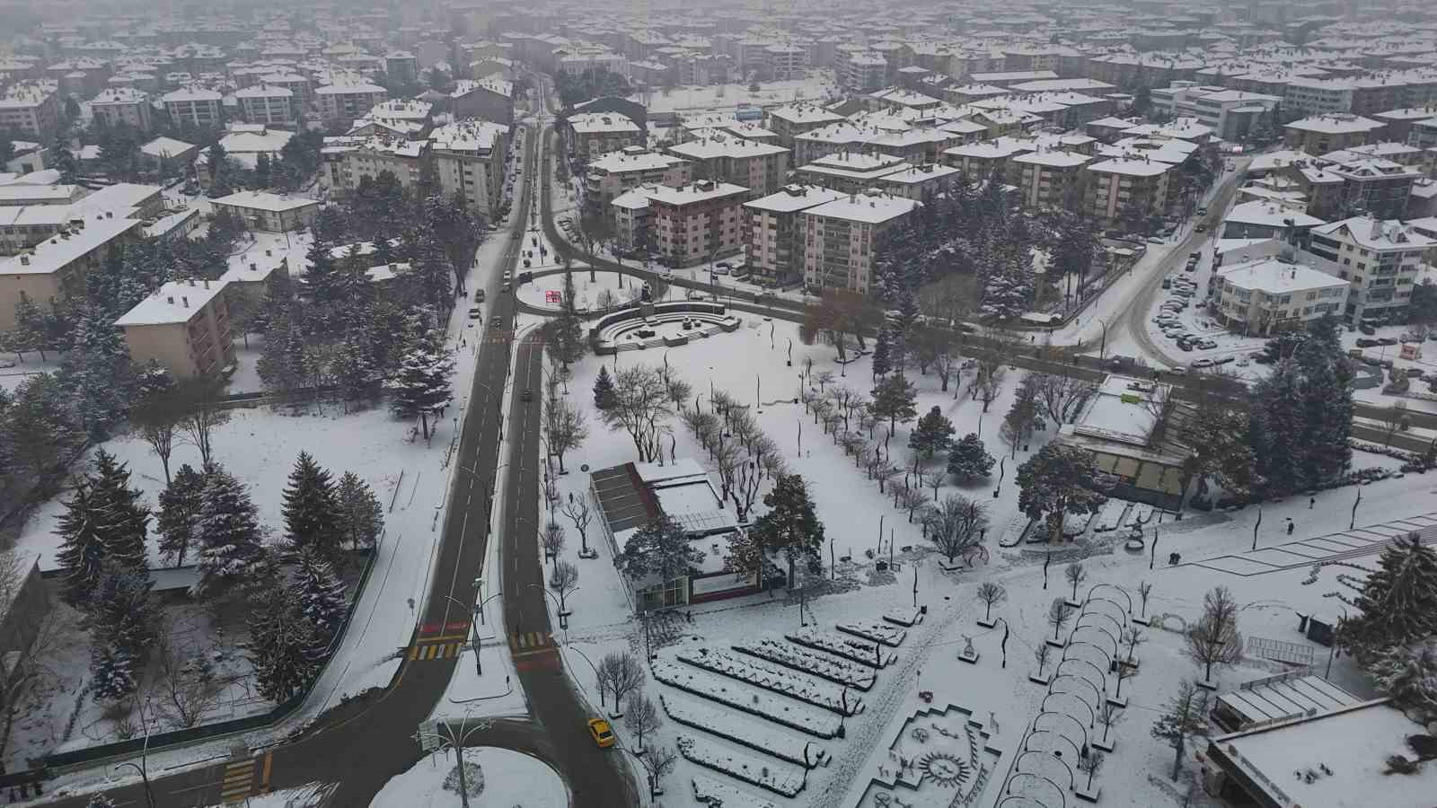 Bolu’da kar yağışı sürüyor: Kış güzelliği havadan görüntülendi
