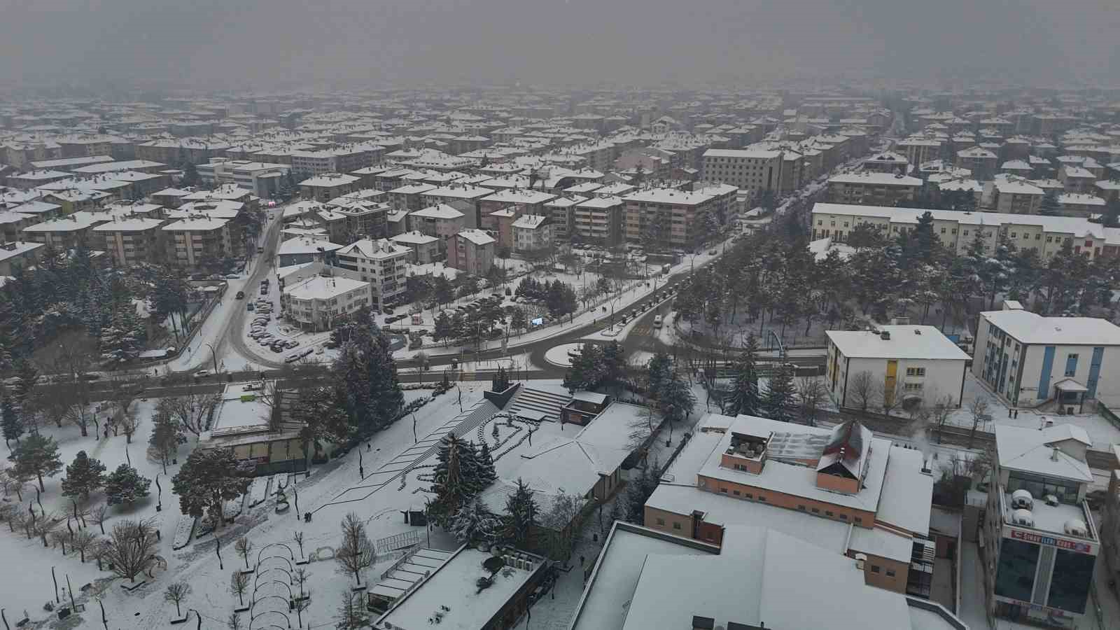Bolu’da kar yağışı sürüyor: Kış güzelliği havadan görüntülendi
