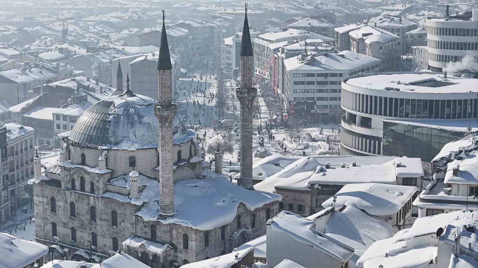 Bolu’da kış güzelliği havadan görüntülendi
