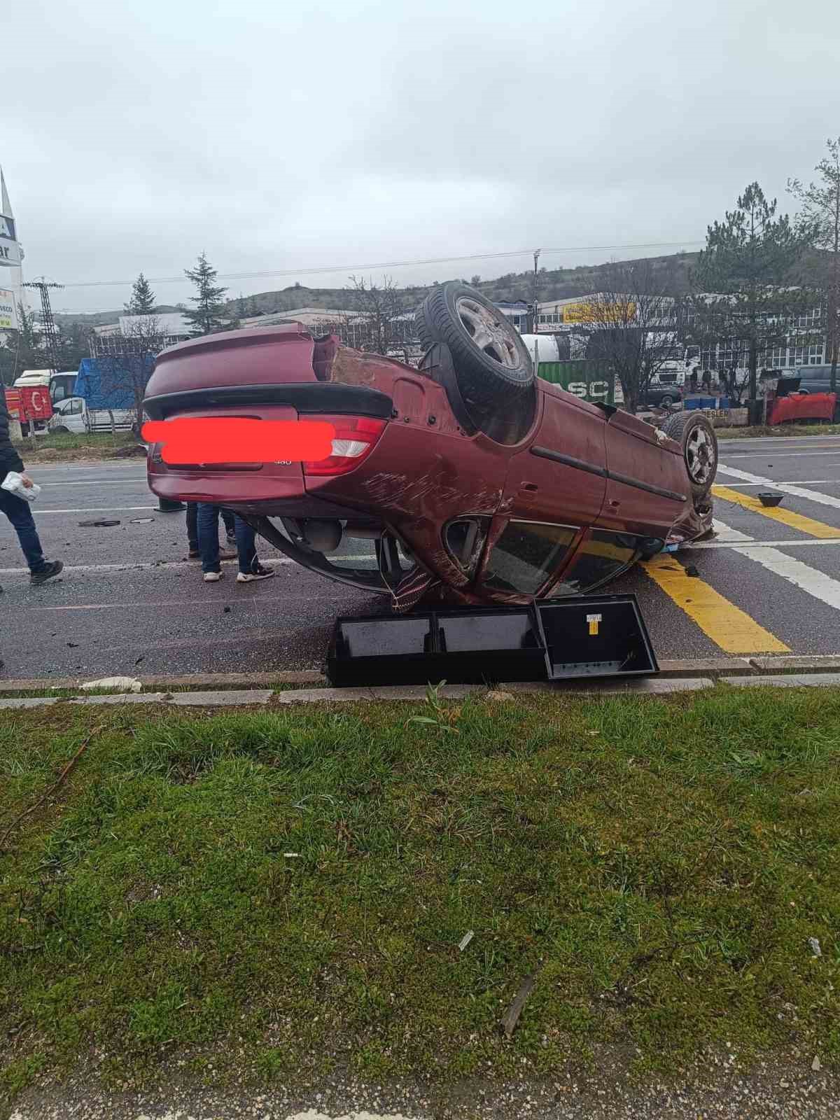 Bolu’da kontrolden çıkan otomobil takla attı: 1 yaralı
