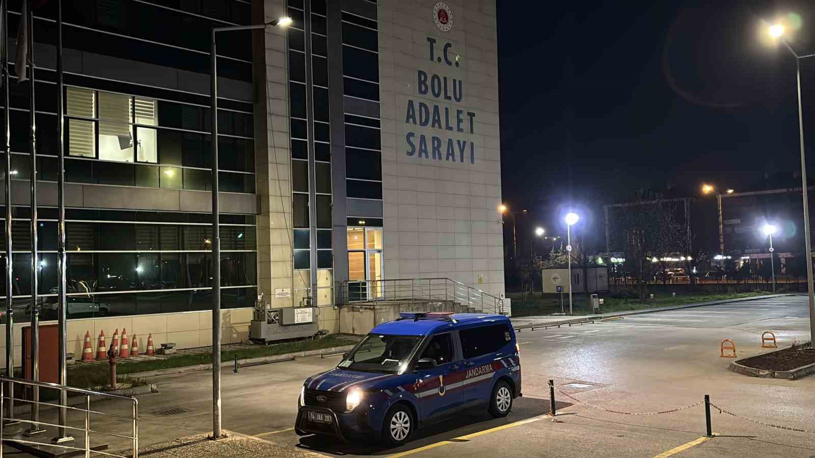 Bolu’da kooperatif ve meslek odasına "rüşvet" operasyonu: 3 kişi adliyeye sevk edildi
Bolu’da kooperatif ve meslek odasına "rüşvet" operasyonu: 3 kişi adliyeye sevk edildi