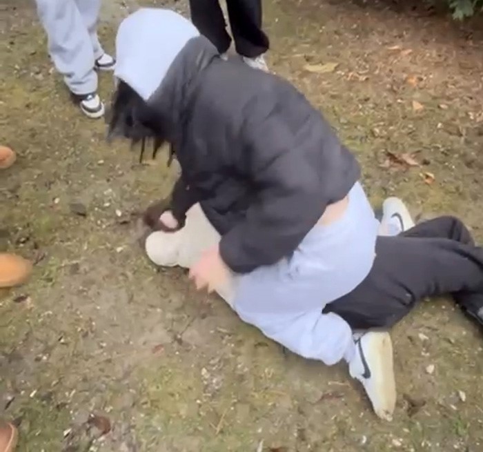 Bolu’da liseli kızı acımasızca darp ettiler
