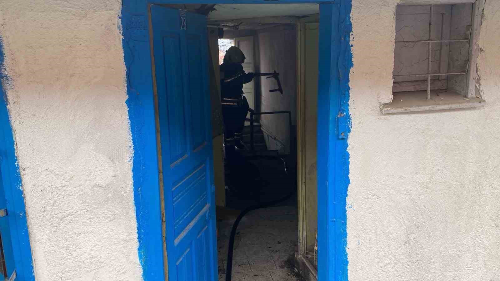 Bolu’da metruk evde yangın paniği
