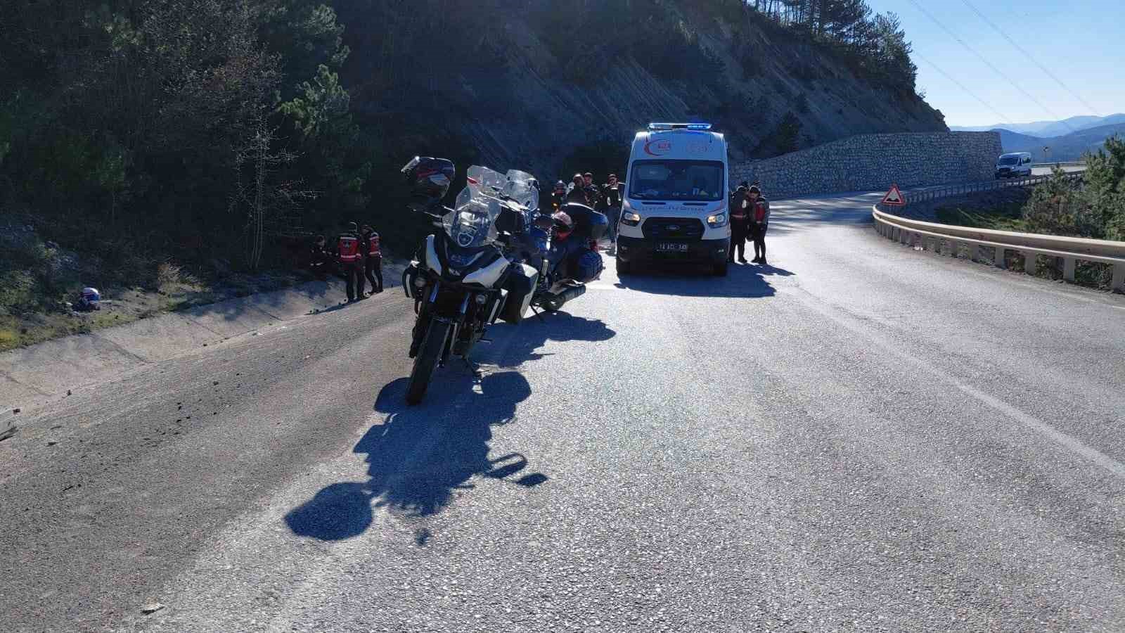 Bolu’da motosikletler peş peşe kaza yaptı: 2 yaralı
