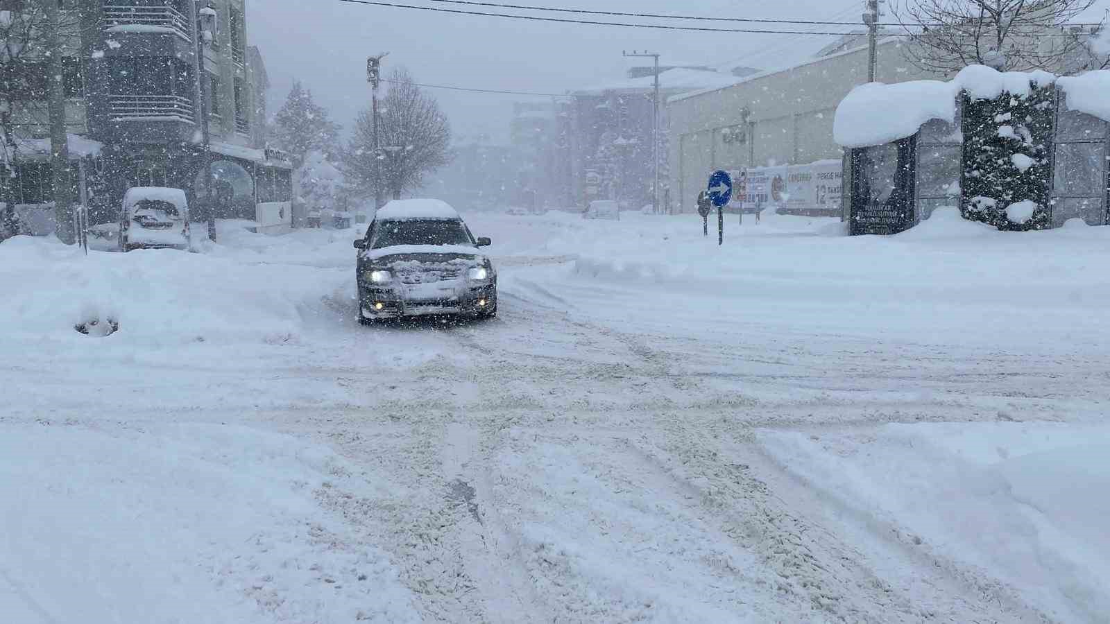 Bolu’da motosikletlere trafiğe çıkış yasağı
Bolu’da motosikletlere trafiğe çıkış yasağı