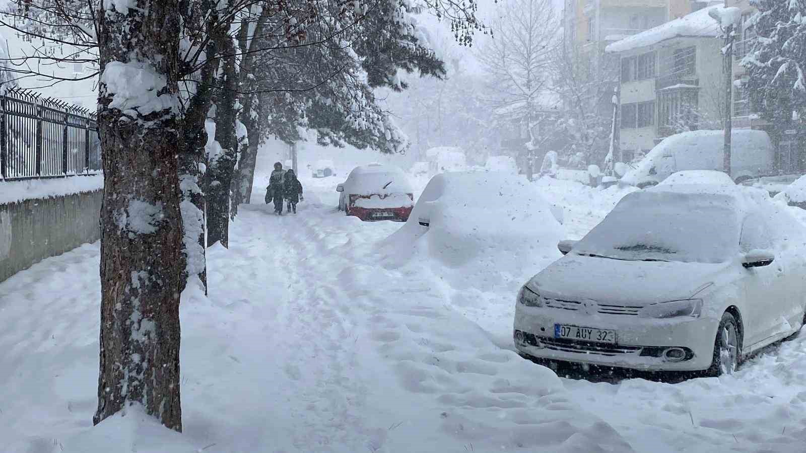 Bolu’da motosikletlere trafiğe çıkış yasağı
Bolu’da motosikletlere trafiğe çıkış yasağı