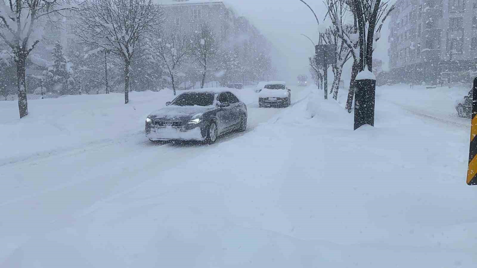Bolu’da motosikletlere trafiğe çıkış yasağı
Bolu’da motosikletlere trafiğe çıkış yasağı