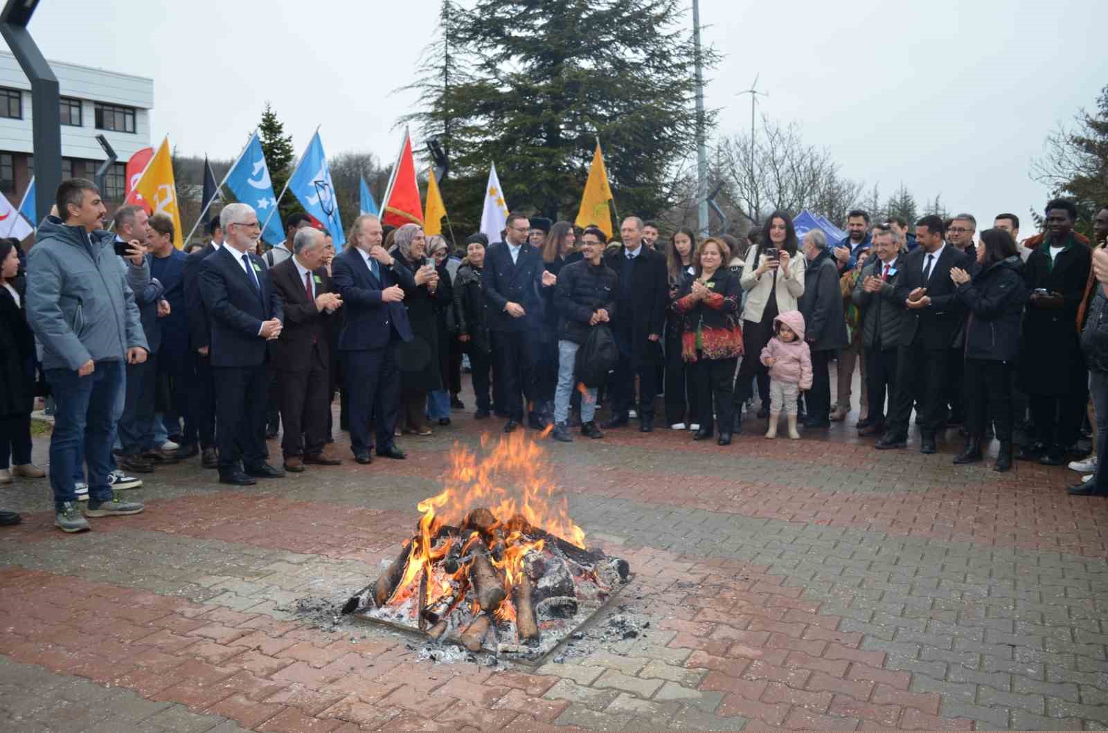 Bolu’da nevruz coşkusu: Ateş yakıldı, demir dövüldü
