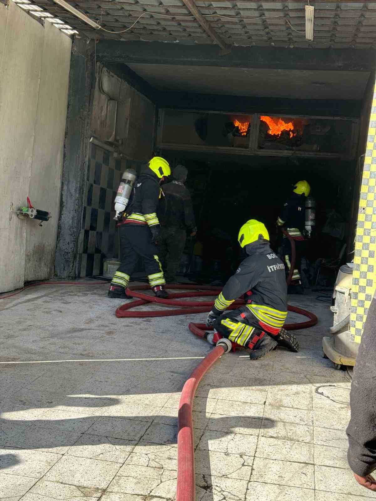 Bolu’da oto kuaför dükkanında çıkan yangın paniğe neden oldu
