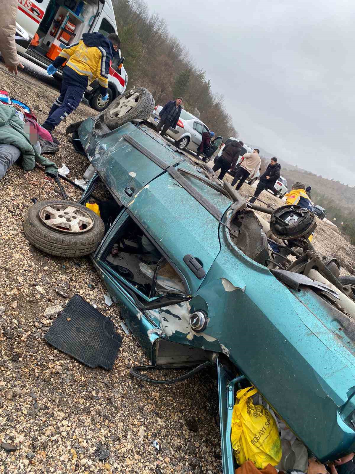 Bolu’da otomobil takla attı, 4 kişi yaralandı
