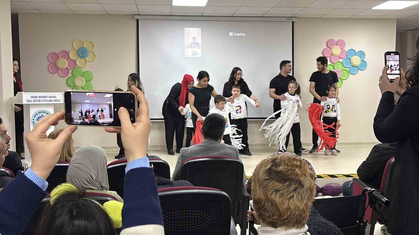 Bolu’da özel öğrencilerden renkli kutlama: Darbuka şovu alkış aldı
