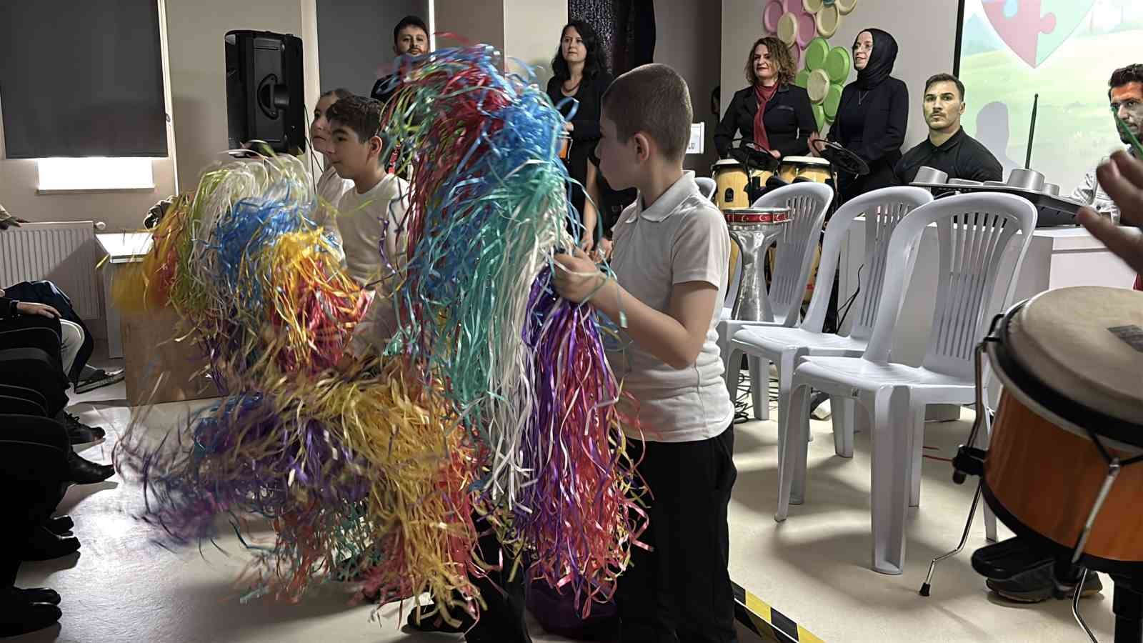 Bolu’da özel öğrencilerden renkli kutlama: Darbuka şovu alkış aldı
