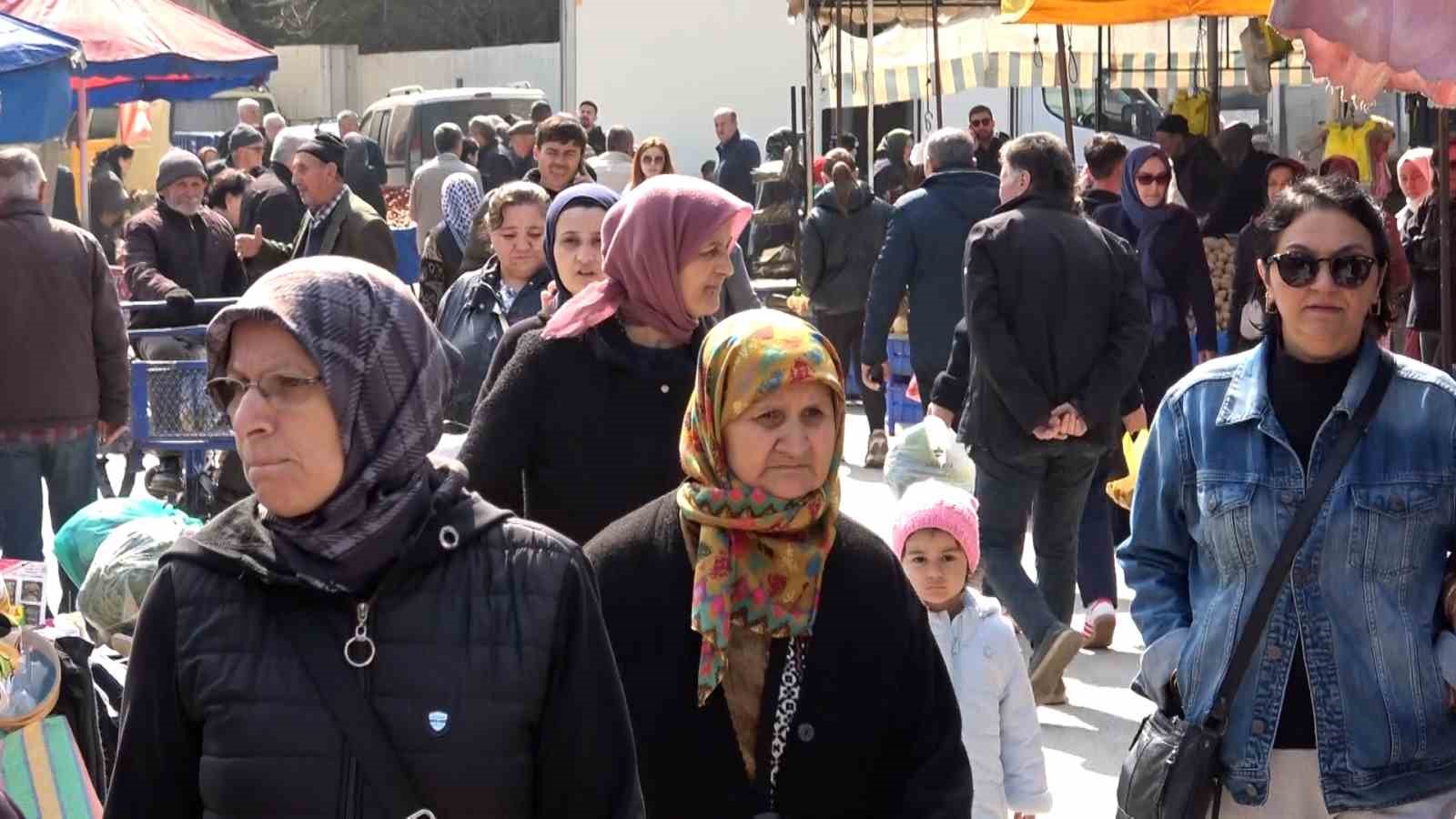 Bolu’da pazar tezgahları bayram şekerleriyle renklendi
