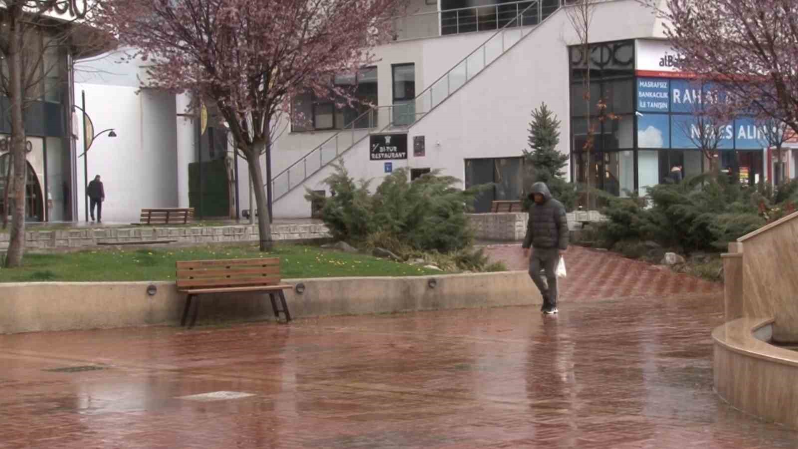 Bolu’da sağanak yağış etkili oldu
