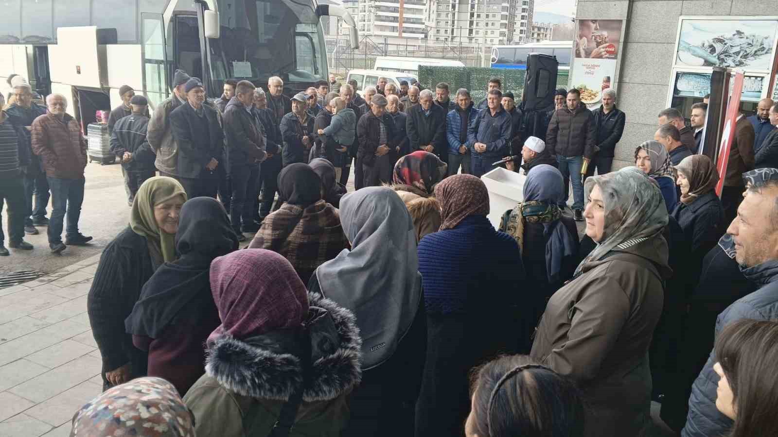 Bolu’da Şevval umresi için 25 kişilik kafile dualarla uğurlandı
